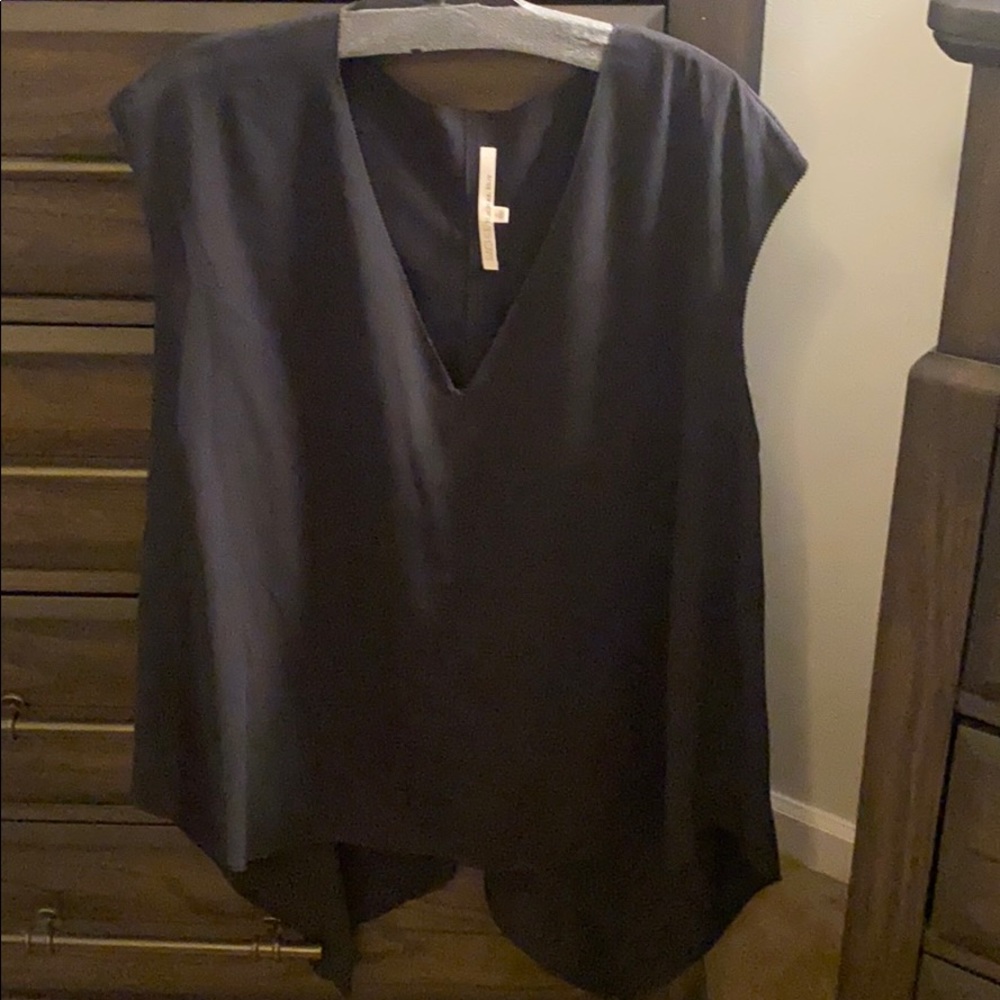 Black sleeveless flowy Rachel Roy top